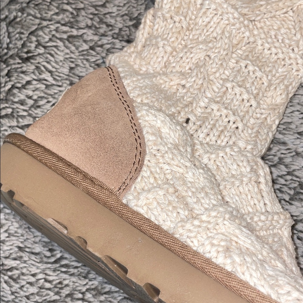 UGG Women's Cream and Tan Winter Boots - Picture 8 of 10